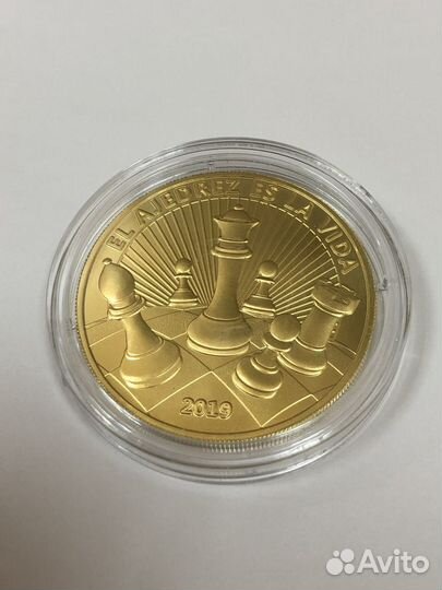 Золотая монета Камеруна 