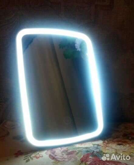 Зеркало с подсветкой настольное