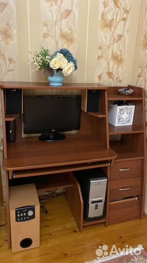 Комппьютерный стол