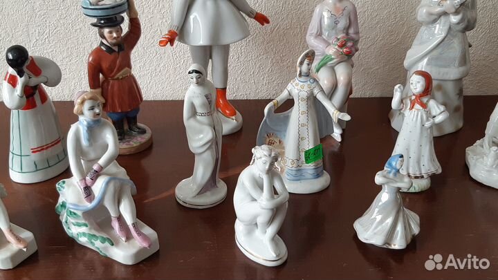 Фарфоровая статуэтка