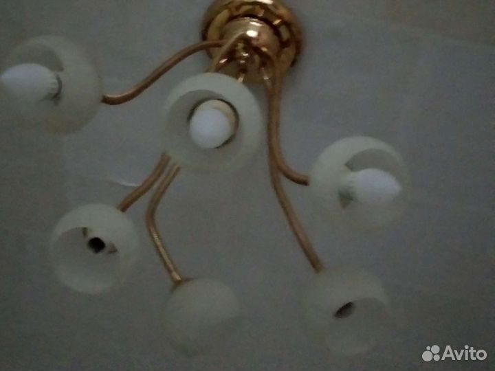 Люстра потолочная подвесная. Регулируемая плафоны