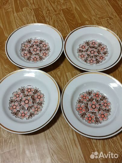 Столовый набор. Тарелки. Кружки. Чайный сервиз