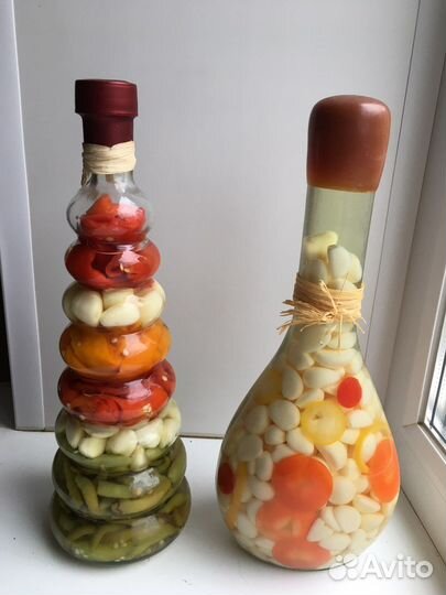 Декоративные интерьерные бутыли с овощами