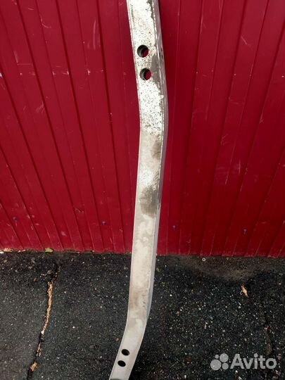 Усилитель бампера на Тойота prius гибрид