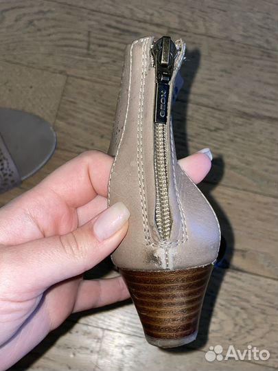 Босоножки женские