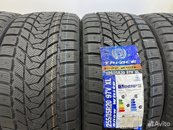 Tri Ace Snow White II 255/35 R20 97V