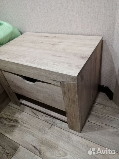 Тумба прикроватная