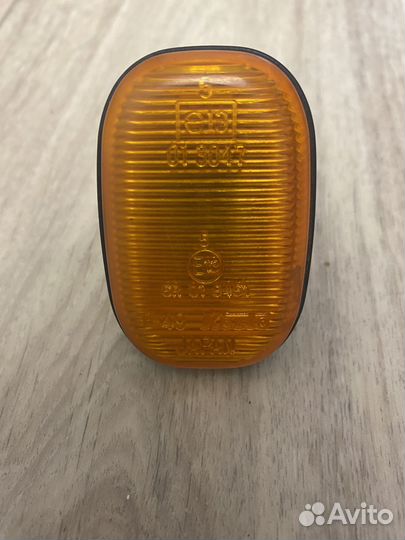 Поворотники правый (крыло) Toyota