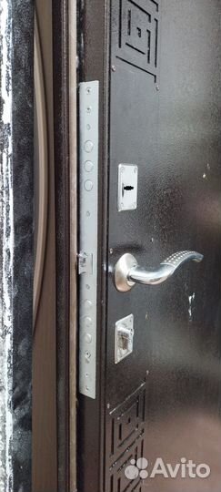 Дверь входная металлическая от застройщика