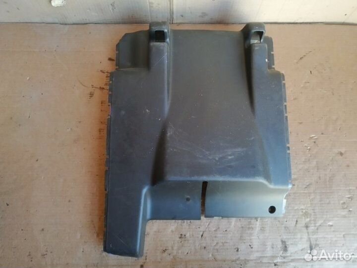 Пластик сиденья второго ряда Cadillac Escalade 3