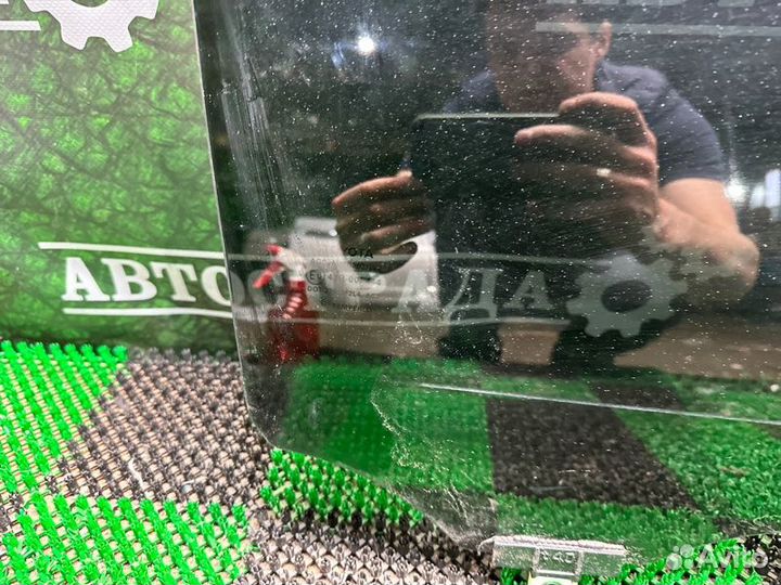 Стекло двери заднее правое Toyota Highlander U50