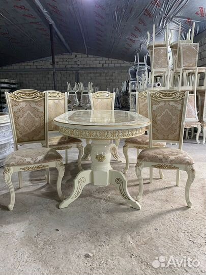 Стол и стулья