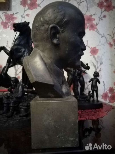 Бюст Ленина