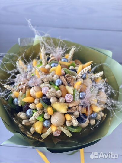 Съедобный букет из сухофруктов