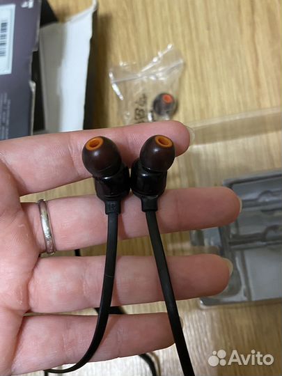 Беспроводные наушники jbl tune 190