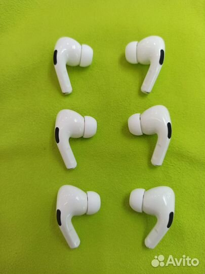 Левый наушник Airpods pro