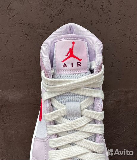 Jordan 1 Mid Valentine's Day (2022) (W). Оригинал