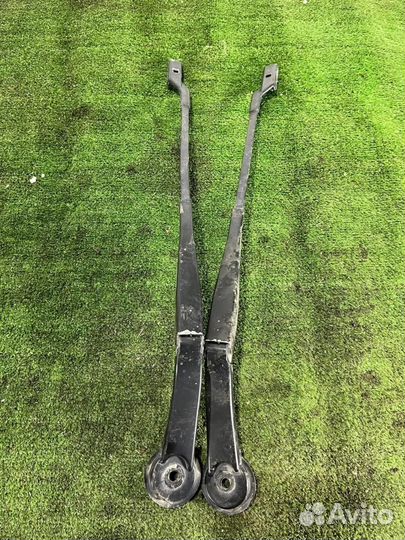 Поводок стеклоочистителя передний левый Ford Focus