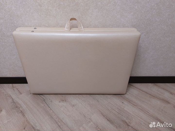 Массажная кушетка