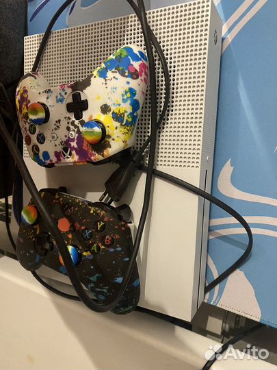 Xbox one s 1t, с играми и 2 джостика