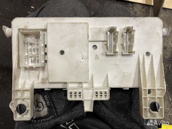 Блок предохранителей Ford Focus 2 2005-2008