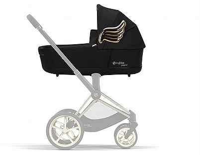 Priam IV Lux Carrycot Jeremy Scott Wings