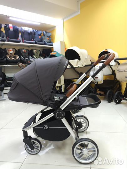 Коляска прогулочная с реверсивным блоком