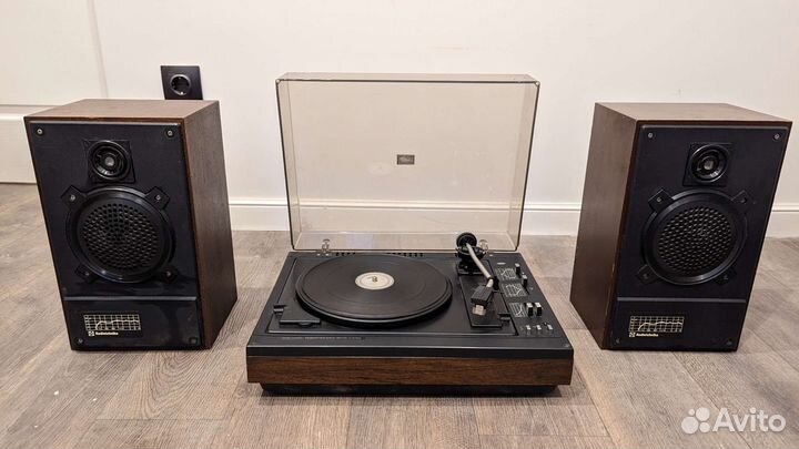 Проигрыватель винила и две колонки Радиотехника