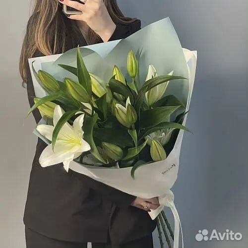 Белые лилии крупные с запахом