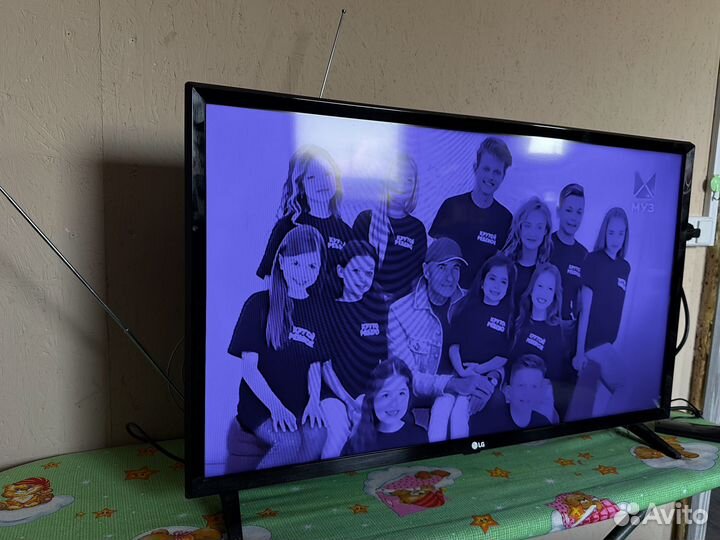 Телевизор LG 32LJ510U