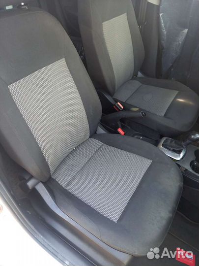 Volkswagen polo Салон