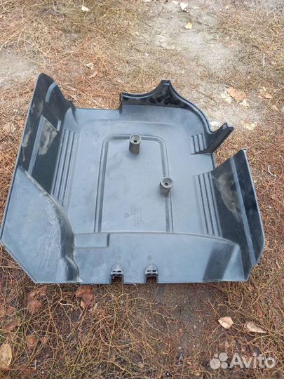 Крышка двигателя tahoe 900