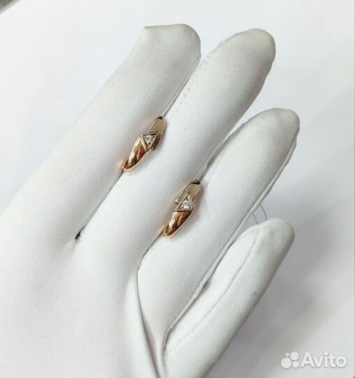 Золотые серьги с камнем