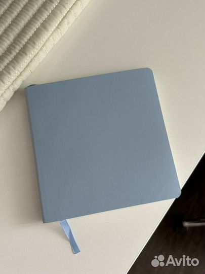 Скетчбук голубой порван внутри