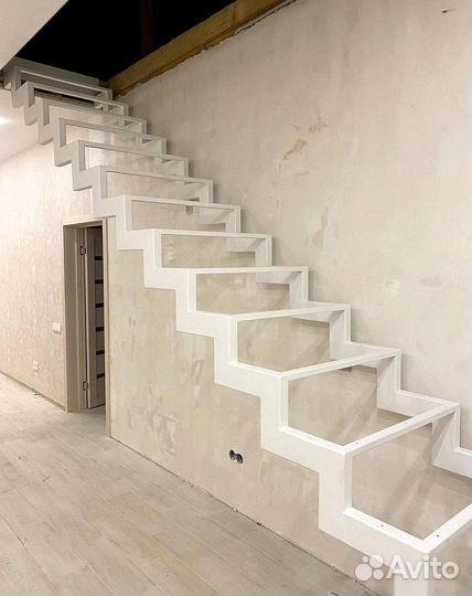 Металлокаркас лестницы