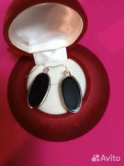 Серьги с черным камнем