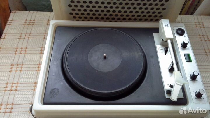Проигрыватель винила СССР