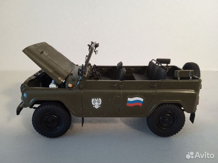 Модель УАЗ 469 m 1-35