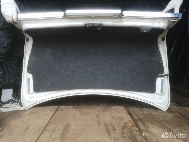 Крышка багажника Toyota Crown 155