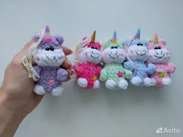 Вязаные брелки единорог