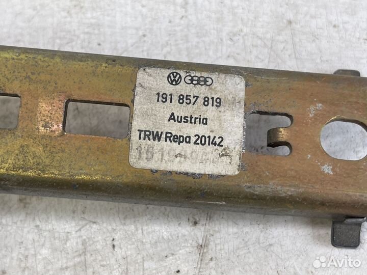 Направляющая ремня безопасности Volkswagen Golf 2