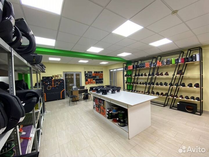 Сабвуфер с коробом и усилитель в автомобиль