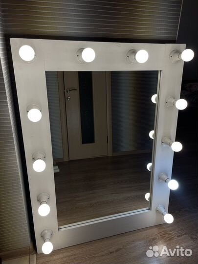 Большое зеркало гримерное с лампочками 127х96 см