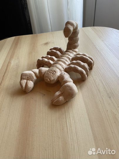 Скорпион из дерева