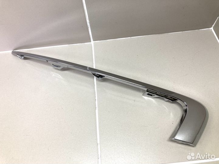 Молдинг переднего бампера правый LADA Granta FL