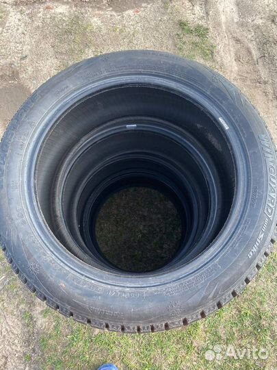 Roadstone Winguard WinSpike 215/50 R17