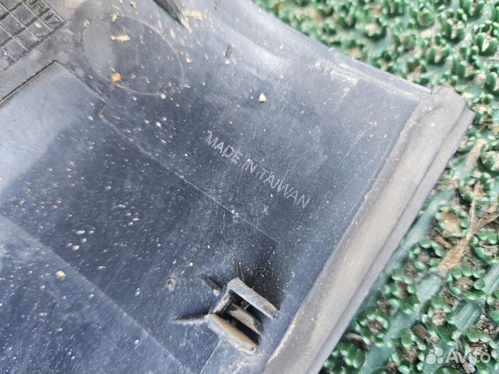 Фонарь задний левый Mercedes-Benz Viano 639.813 M