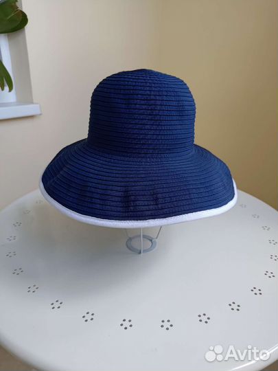 Новая шляпа с широкими полями