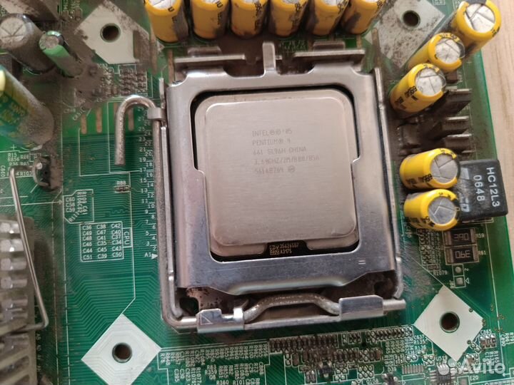 Материнская плата с процессором и памятью