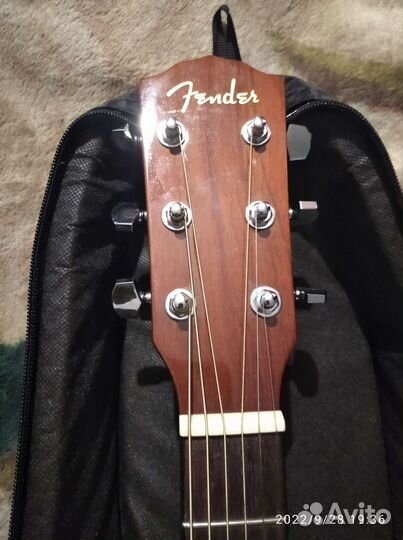 Акустическая гитара 